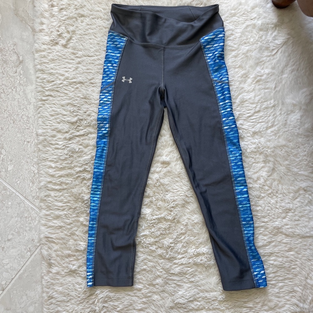 Women’s Under Armour capri leggings size XS.  EUC
